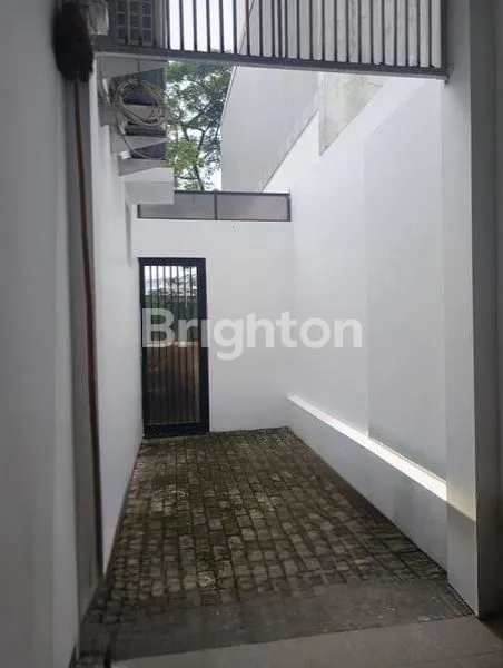 image RUMAH MEWAH HOEK 3+2 KT DI SERPONG UTARA (5)