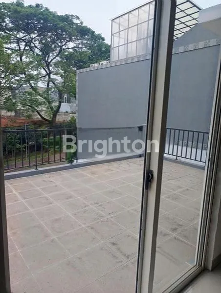 image RUMAH MEWAH HOEK 3+2 KT DI SERPONG UTARA (4)