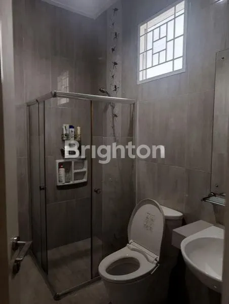 image RUMAH MEWAH HOEK 3+2 KT DI SERPONG UTARA (6)