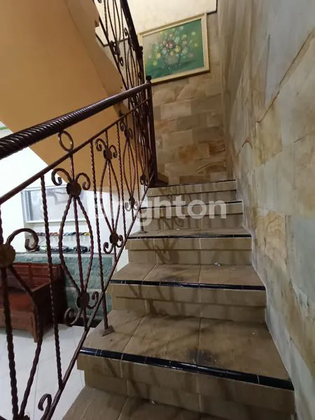 image RUMAH 2 LANTAI DI LOKASI STRATEGIS DENBAR! (8)