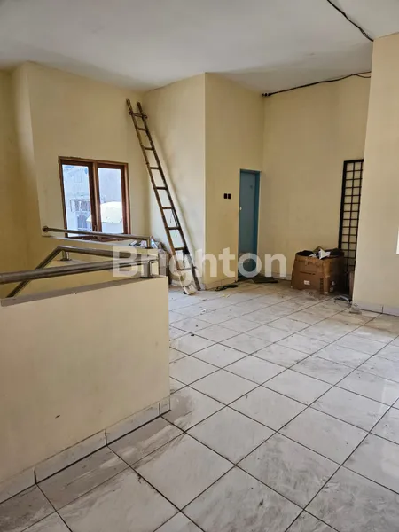 image RUMAH 2 LANTAI DI TENGAH KOTA SMG DIJUAL (NEGO)  (7)