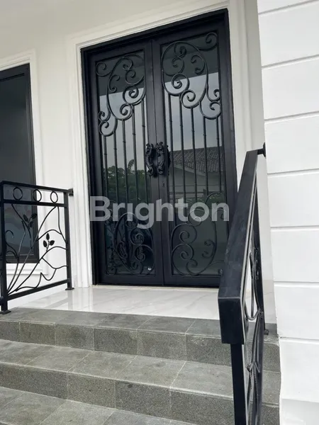 image RUMAH MEWAH BANGUNAN BARU FULL FURNISHED STRATEGIS DI KOMPLEK PERUMAHAN TANJUNG BARAT JAKARTA SELATAN  (3)
