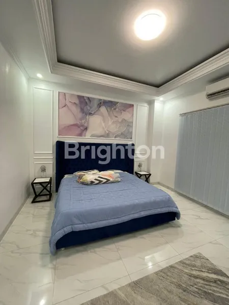 image RUMAH MEWAH BANGUNAN BARU FULL FURNISHED STRATEGIS DI KOMPLEK PERUMAHAN TANJUNG BARAT JAKARTA SELATAN  (5)