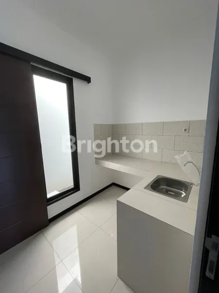 image RUMAH BARU GRESS MINIMALIS DI LEBAK TIMUR, SELANGKAH RAYA KENJERAN, SELANGKAH KE TENGAH KOTA, SIAP HUNI, ATAP GALVALUM, LANTAI GRANIT (2)