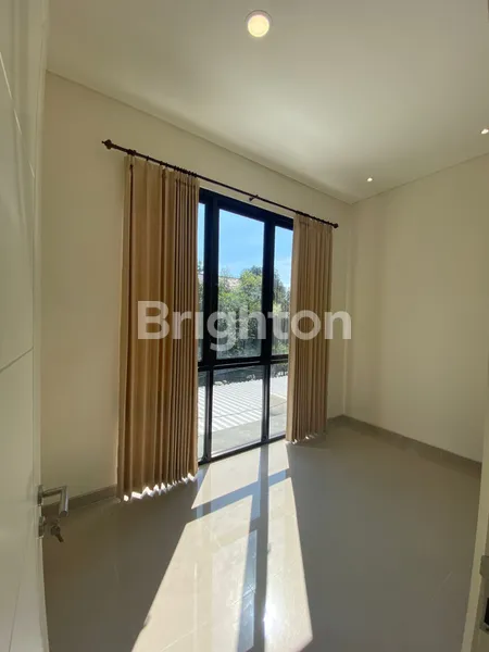 image TURUN HARGA, RUMAH RUNGKUT BARU GRESS, MINIMALIS, DEKAT JALAN RAYA, SIAP HUNI, JARANG ADA, DEKAT MCD RUNGKUT DAN KAMPUS UPN (7)