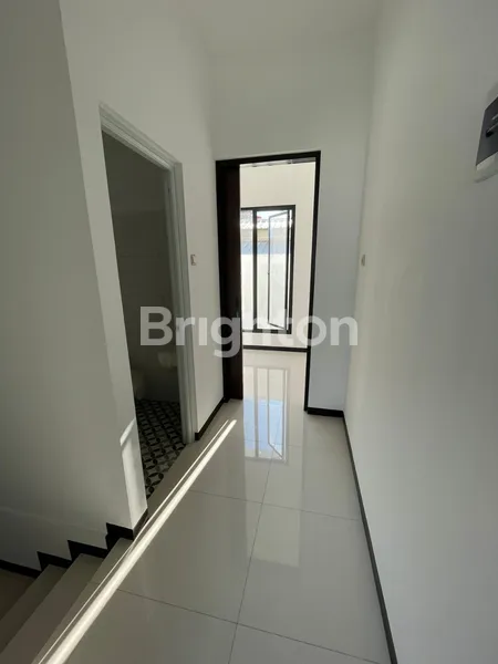 image RUMAH BARU GRESS MINIMALIS DI LEBAK TIMUR, SELANGKAH RAYA KENJERAN, SELANGKAH KE TENGAH KOTA, SIAP HUNI, ATAP GALVALUM, LANTAI GRANIT (6)