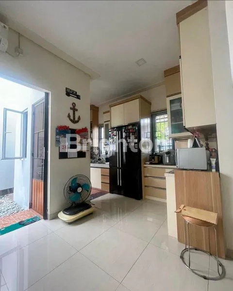 image RUMAH 3 LANTAI DI KELAPA GADING JAKARTA UTARA . PENCAHAYAAN BAGUS (5)