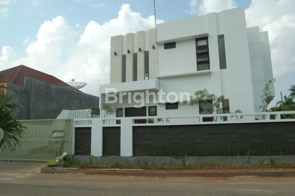 image RUMAH 2 LANTAI LT 357M² DI BUMI ASRI (1)