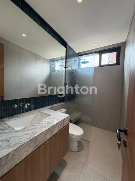 image RUMAH MEWAH KONSEP MODERN MINIMALIST DI ALAM SUTERA TANGERANG (1)