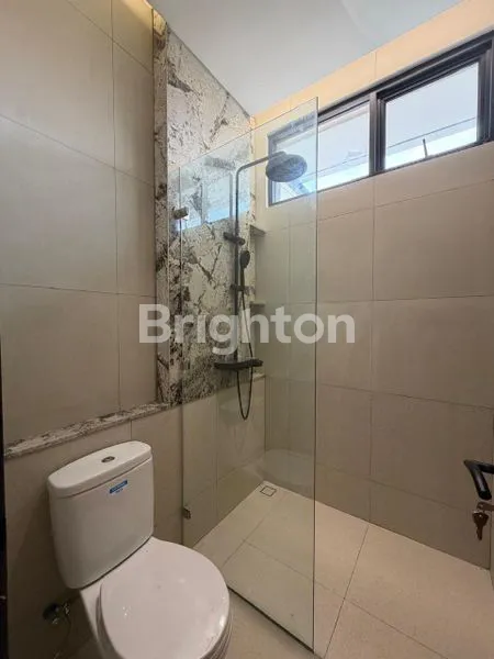 image RUMAH MEWAH KONSEP MODERN MINIMALIST DI ALAM SUTERA TANGERANG (4)