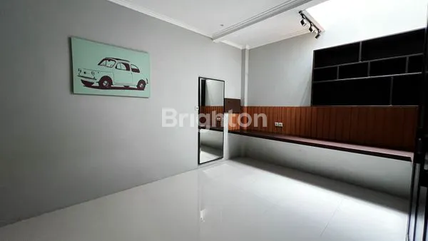 image RUMAH 3 LANTAI KEBAYORAN LAMA PERMATA HIJAU JAKARTA SELATAN  (4)