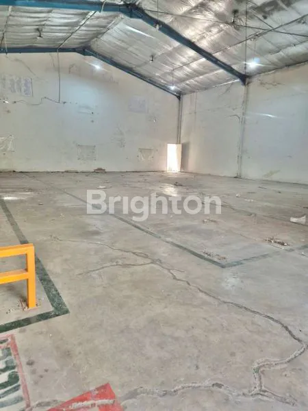 image GUDANG ADA RUANG KANTOR 2 LANTAI BISA DILEWATI KONTAINER 40 FEET DI BANDARA MAS (8)