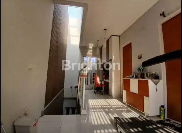 image RUMAH MEWAH SIAP HUNI ROW 3 MOBIL WISMA MUKTI (6)