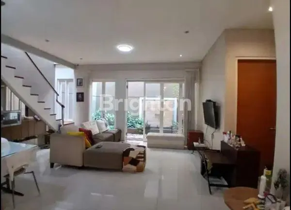 image RUMAH MEWAH SIAP HUNI ROW 3 MOBIL WISMA MUKTI (2)