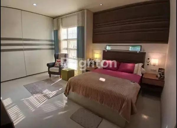 image RUMAH MEWAH SIAP HUNI ROW 3 MOBIL WISMA MUKTI (4)