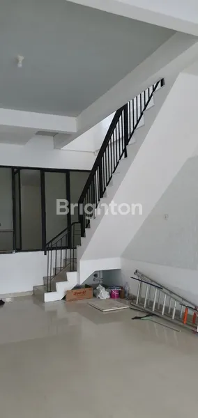 image RUMAH KLAMPIS SEMOLO WISMA MUKTI KLAMPIS ANOM MANYAR NEW GRESS 2 JEJER (8)