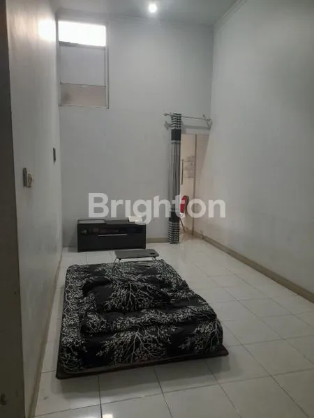 image RUMAH 2 LANTAI DI PURI SURYA CLUSTER VALENCIA RESIDENCE, GEDANGAN. (4)