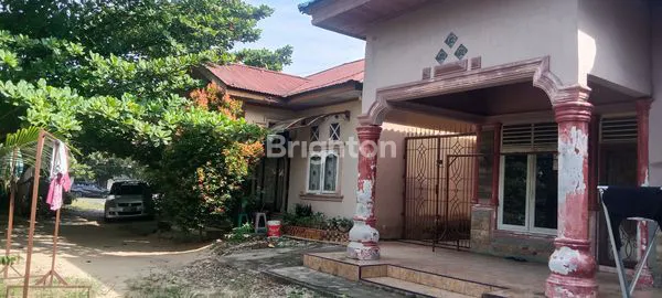image TANAH DAN 3 UNIT RUMAH SELUAS 1.904M2 DI JL. LINTAS HANGTUAH (7)