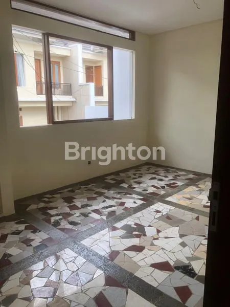 image DISEWAKAN RUMAH  LUAS DAN NYAMAN , SIAP DIJADIKAN KANTOR  (3)