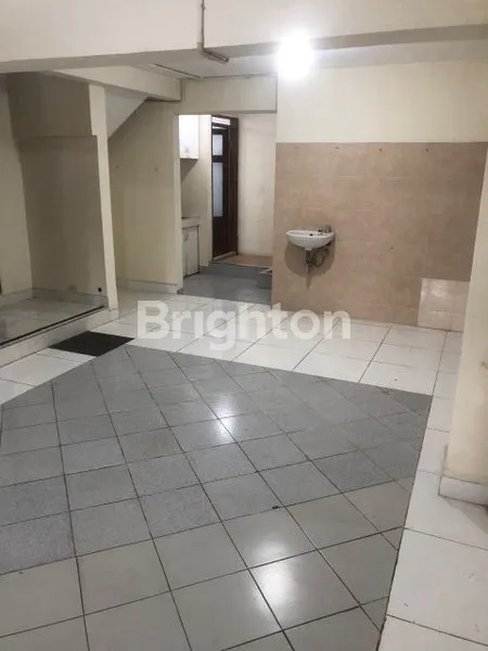 image DISEWAKAN RUMAH  LUAS DAN NYAMAN , SIAP DIJADIKAN KANTOR  (6)