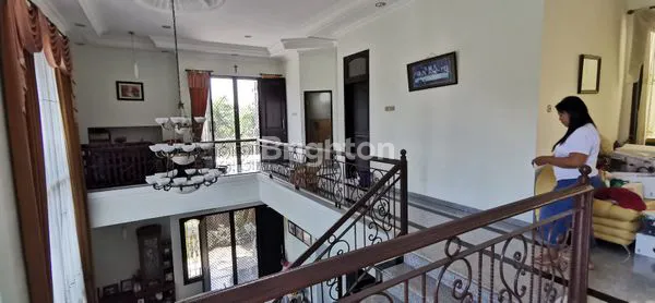 image DIJUAL RUMAH TERAWAT ARAYA 1 SURABAYA (2)