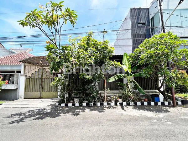 image RUMAH MANYAR KERTOARJO, TERAWAT ROW JALAN  3 MOBIL (1)