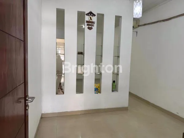 image RUMAH TAMAN KOTA GAYA MINIMALIS JALAN ROW 2 MOBIL (3)