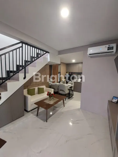 image RUMAH BARU MURAH 600JUTAAN 2 LANTAI 2 KAMAR TIDUR DI PERUMAHAN BARU MEDAYU SURABAYA TIMUR (1)