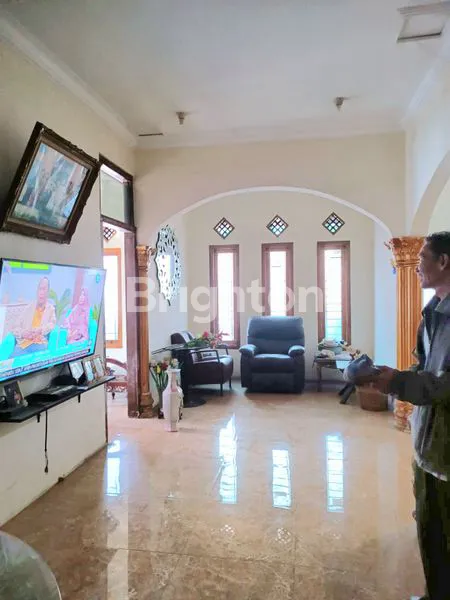 image RUMAH 3 LANTAI 260 M² DI ANDIR, DEKAT BRAGA (2)