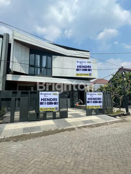 image RUMAH 2 LANTAI MINIMALIS MODERN DEKAT DEMGAN PETRA (1)