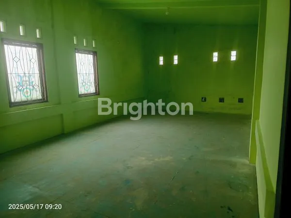 image RUKO  0 JALAN DENGAN PARKIRAN LUAS (4)