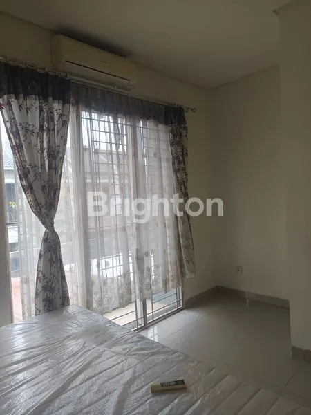 image RUMAH CANTIK, TERAWAT SIAP HUNI DI BSD TANGSEL (6)