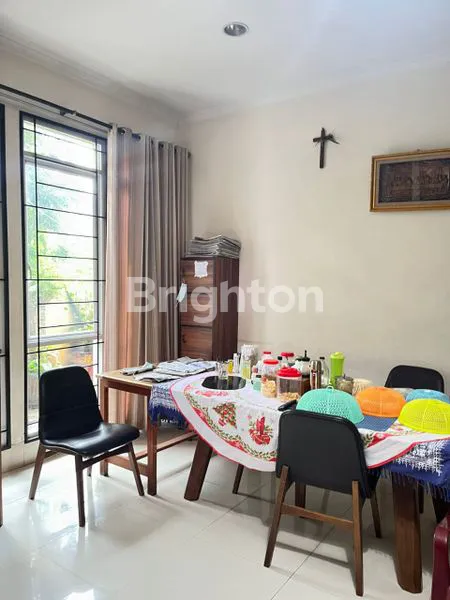 image JARANG ADA ! RUMAH 2 LANTAI DENGAN EXTRA RUANG DAPUR BERSIH CLUSTER ALAM RAYA DEKAT BANDARA SOETTA (3)
