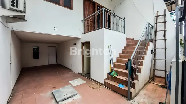RUMAH CANTIK STRATEGIS DI MANGGA DURI KEPA, JAKARTA BARAT. SHM