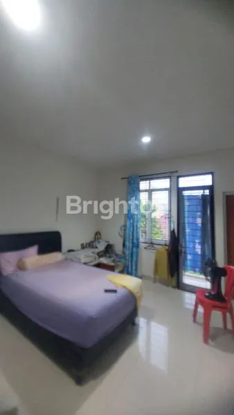 image JARANG ADA ! RUMAH 2 LANTAI DENGAN EXTRA RUANG DAPUR BERSIH CLUSTER ALAM RAYA DEKAT BANDARA SOETTA (7)