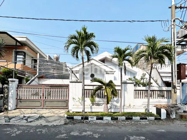 image RUMAH DHARMAHUSADA ROW 3 MOBIL, DEKAT KERTAJAYA  (1)