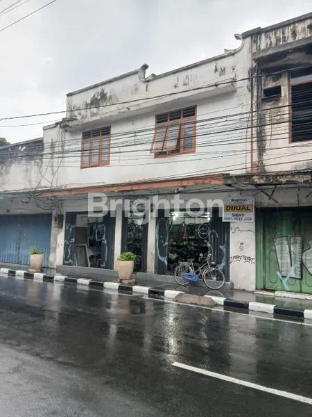 image RUMAH 3½ LANTAI DI JALAN DHOHO – PUSAT PERTOKOAN KEDIRI KOTA (1)