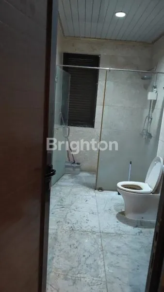 image HUNIAN STRATEGIS 2 LANTAI DI JAKARTA BARAT (8)