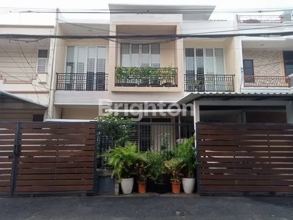 RUMAH CANTIK 2 LANTAI DI GADING KIRANA, KELAPA GADING, JAKARTA UTARA
