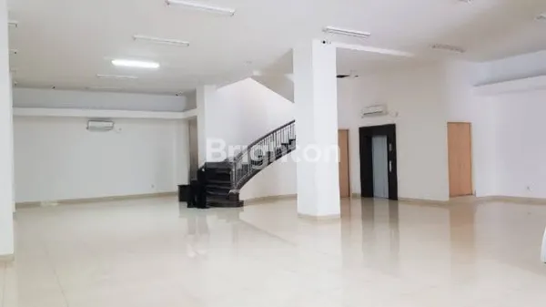 GEDUNG 3 LANTAI LOSS JEMURSARI SURABAYA MASIH BARU FULL AC