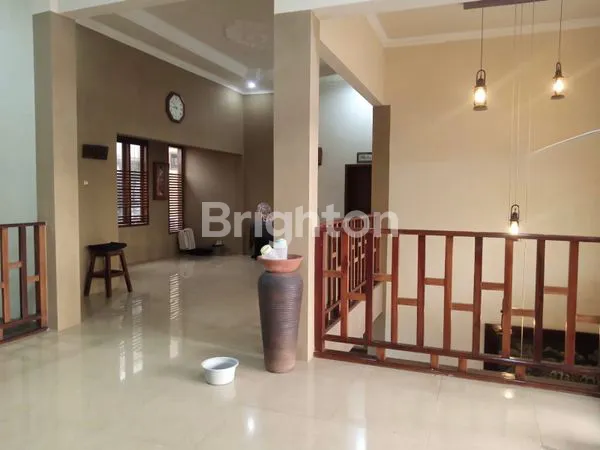 image RUMAH MEWAH DIJUAL DI COLOMADU (6)