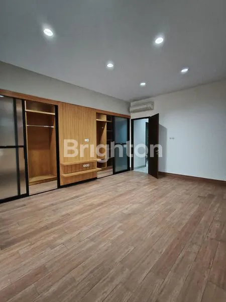 image RUMAH ELEGAN ISTIMEWA DI TOMANG. BANGUNAN 3 LANTAI  (4)