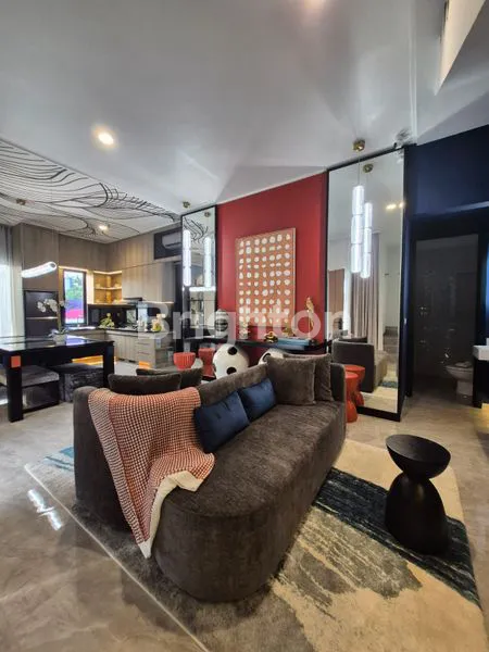 image RUMAH MODERN AESTHETIC 2 LANTAI LT 166 DI ALAM SUTERA 2 (5)