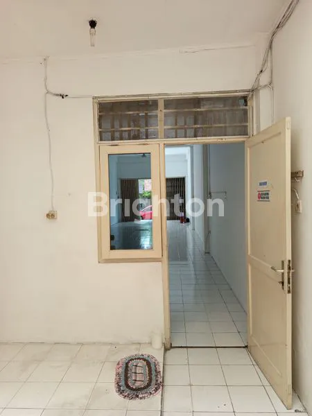 image RUKO 3 LANTAI SIAP PAKAI DI TENGAH KOTA (3)