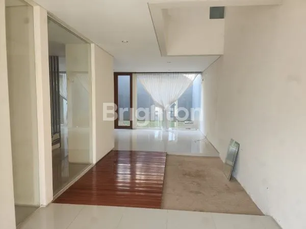 image RUMAH 2 LANTAI SIAP HUNI KOSONGAN GREENLAKE CITRALAND (2)