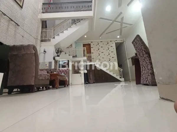 image RUMAH BAGUS 2,5 LANTAI PLUS TOKO KEMANGGISAN (4)