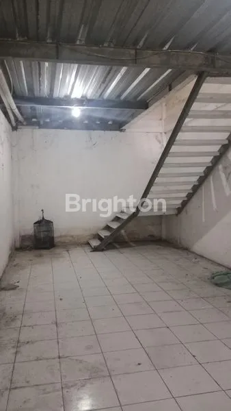 image RUKO DUA PINTU TIGA LANTAI DI AREA BALIKPAPAN (8)