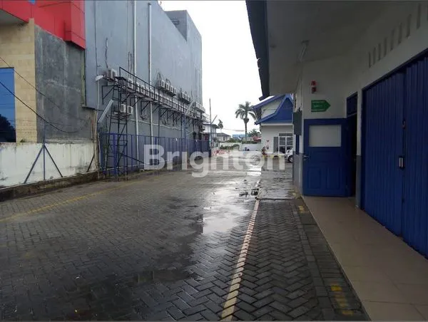 image GUDANG JUMBO DAN STRATEGIS TENGAH KOTA DI SOEKARNO HATTA PEKANBARU (5)