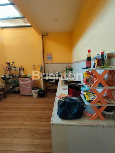 image RUMAH LUAS DENGAN 3 KT SHM 160M² DI PAKISAJI (5)