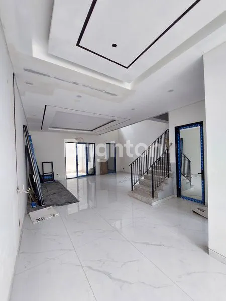 image RUMAH BARU 2 LANTAI DHARMAHUSADA INDAH, SURABAYA TIMUR. STRATEGIS DEKAT GALAXY MALL - KAMPUS UNAIR - RAYA DHARMAHUSADA INDAH - RAYA KERTAJAYA INDAH - RAYA MERR DHARMAHUSADA, DLL. (2)